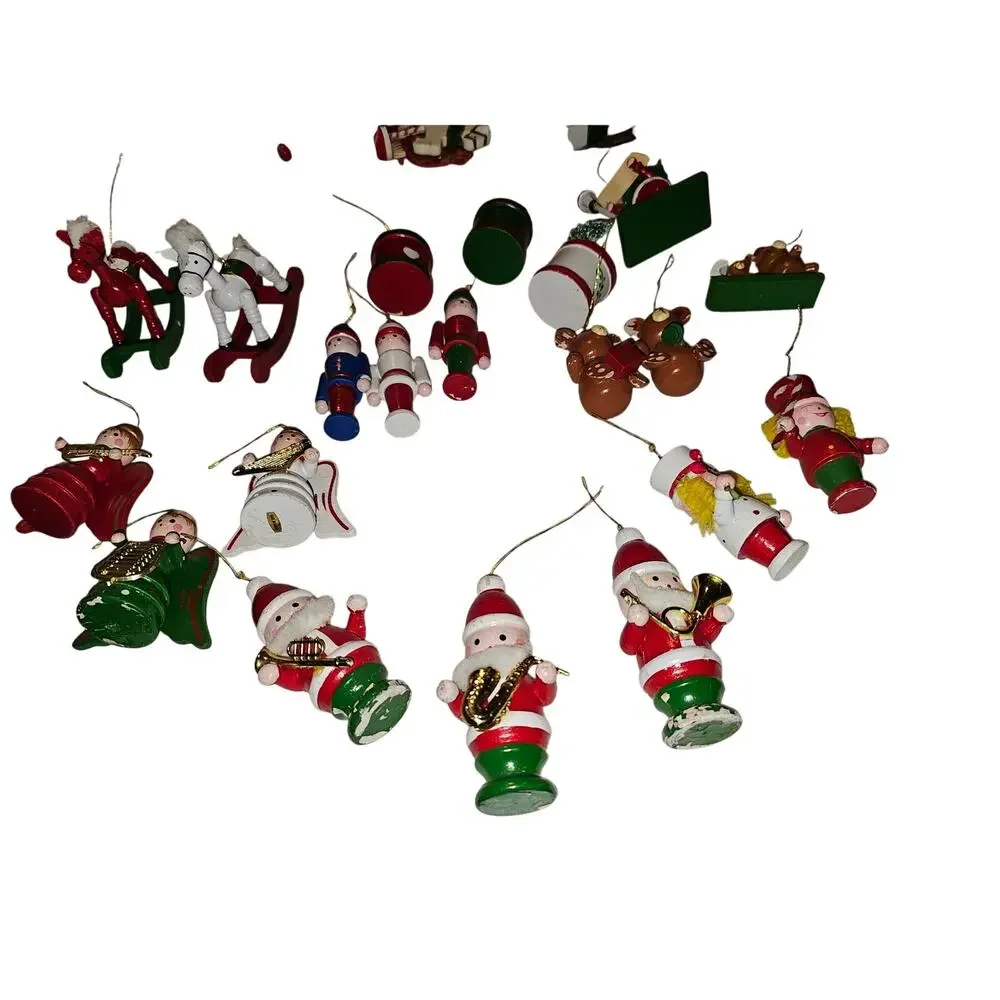 19 Wooden Ornaments Hand Painted Vntg‎ Look, Made in Taiwan